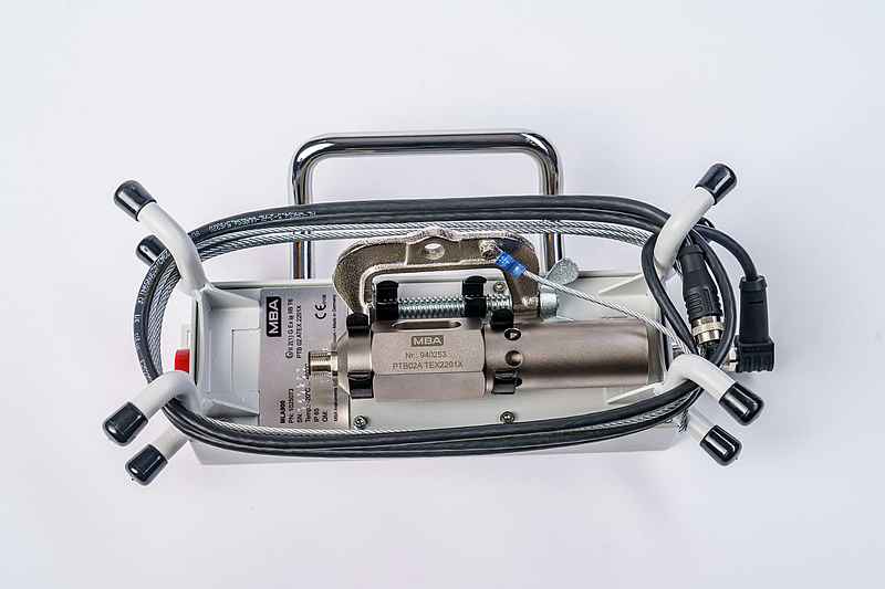 Display mit Schutzklappe und Messsonde des MLA900